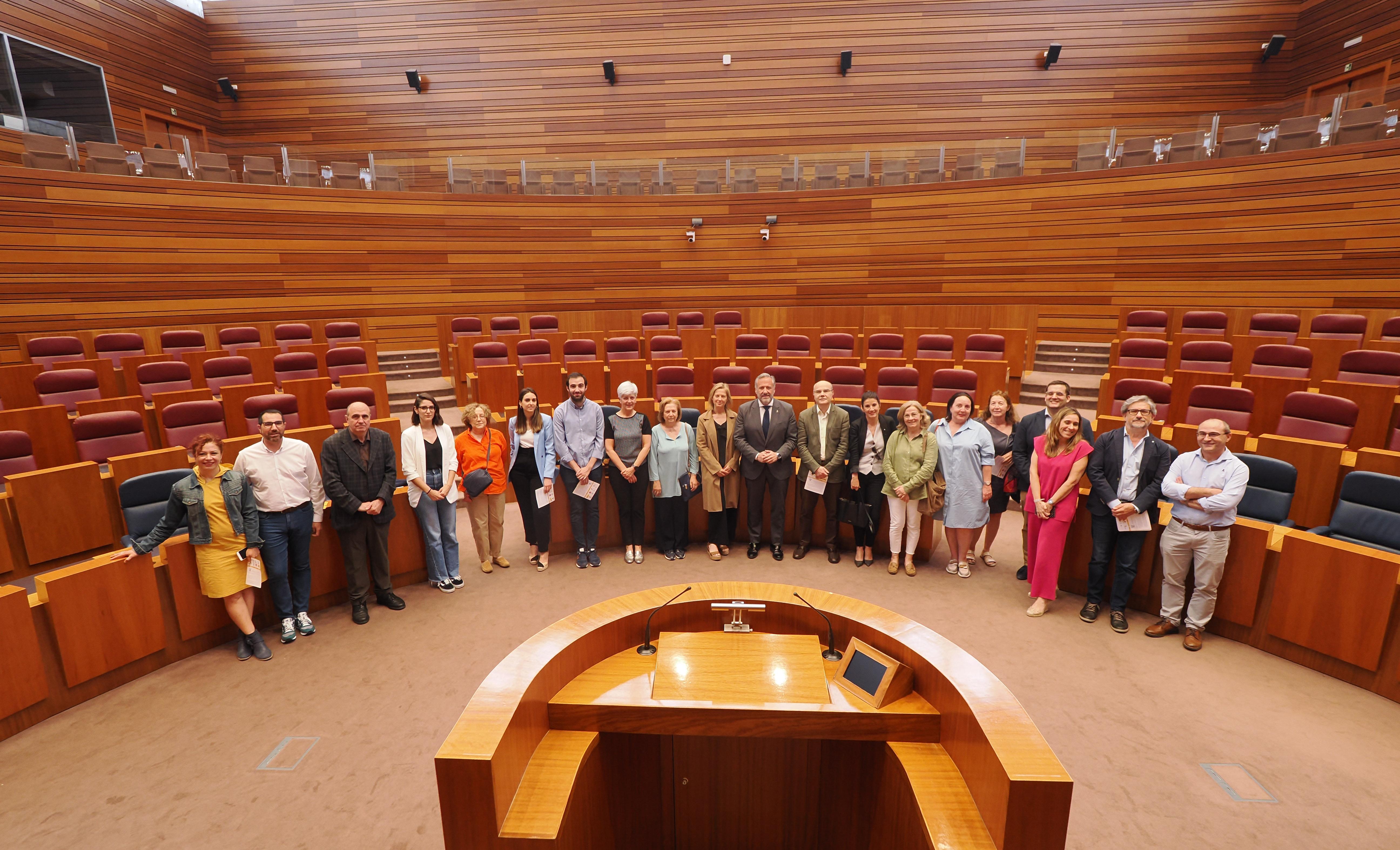 Foto de grupo de los profesionales del sector de la archivística