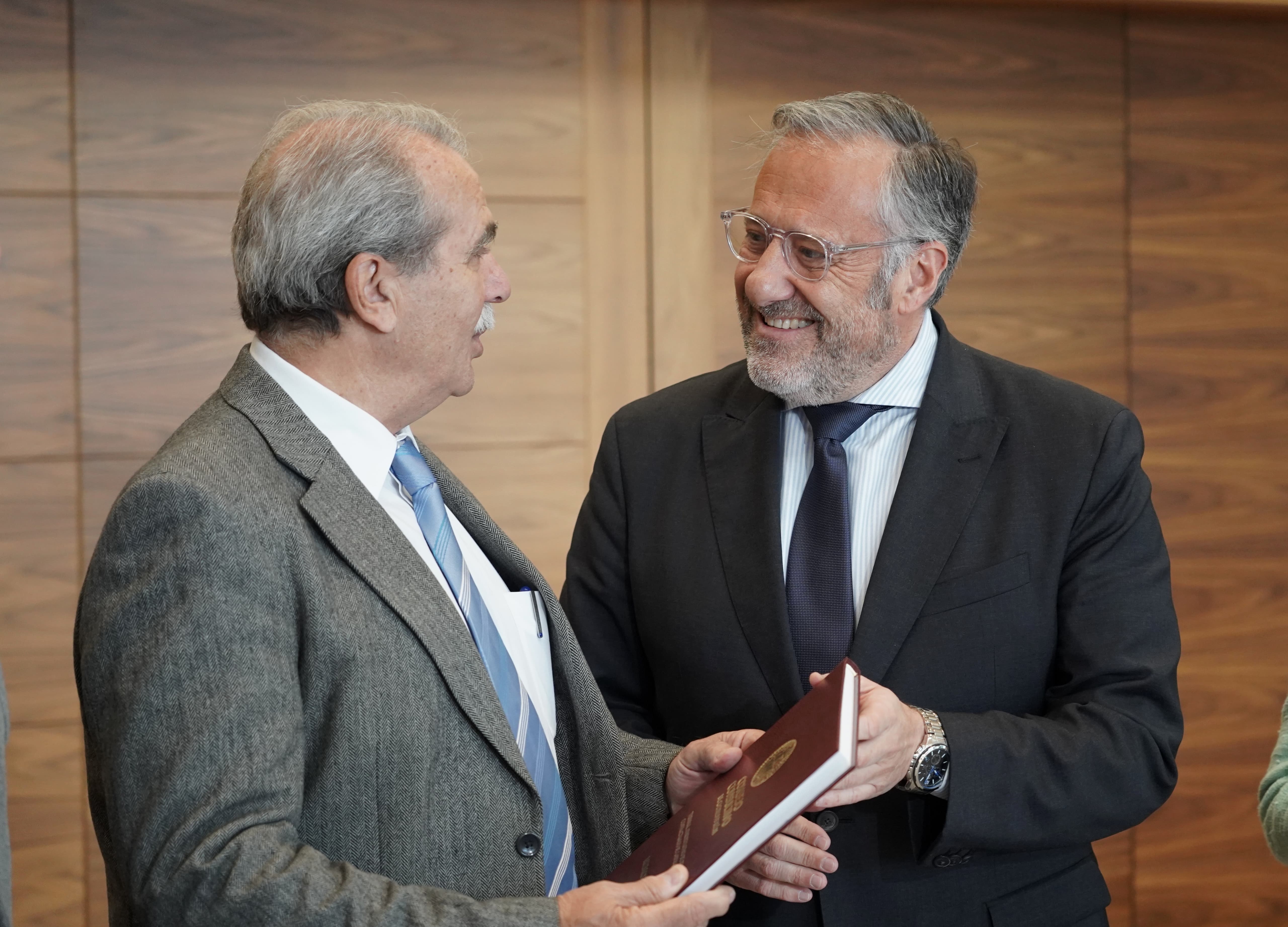 El presidente de las Cortes recibe la Memoria del Consejo Consultivo 2024