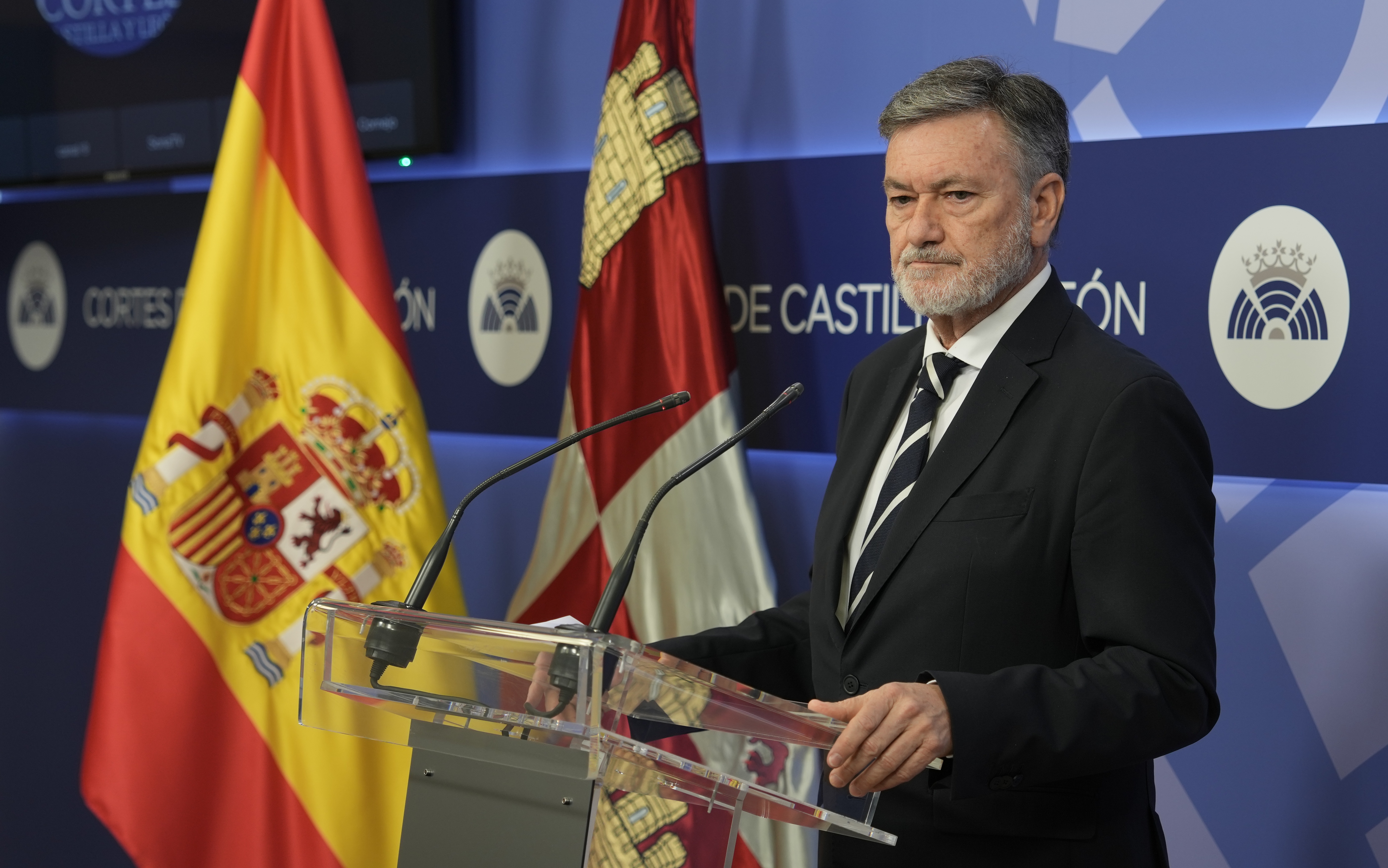 El Presidente de las Cortes, Francisco Vázquez, en rueda de prensa
