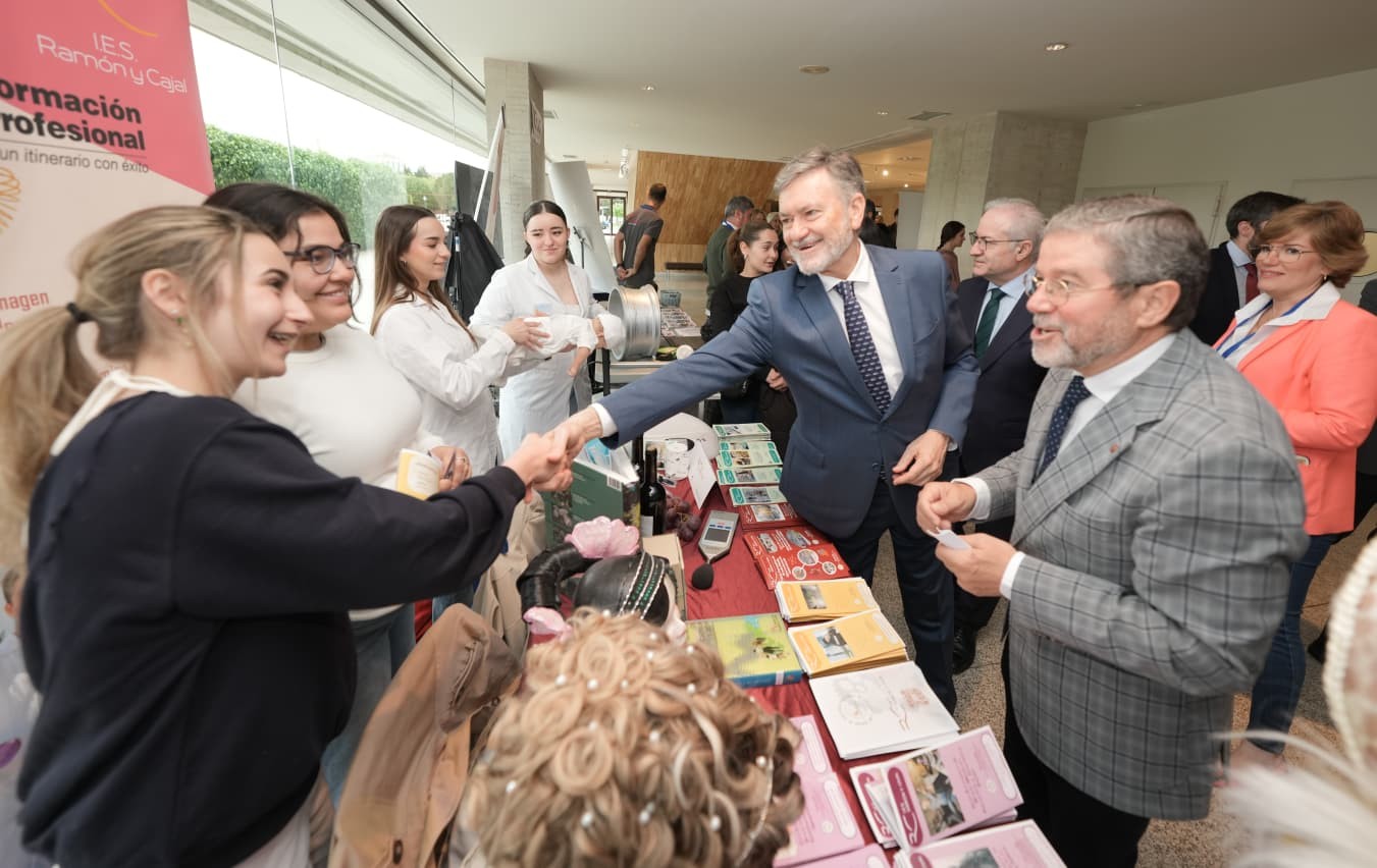 Las Cortes de Castilla y León acogen la V Feria de Empleo y Formación Profesional