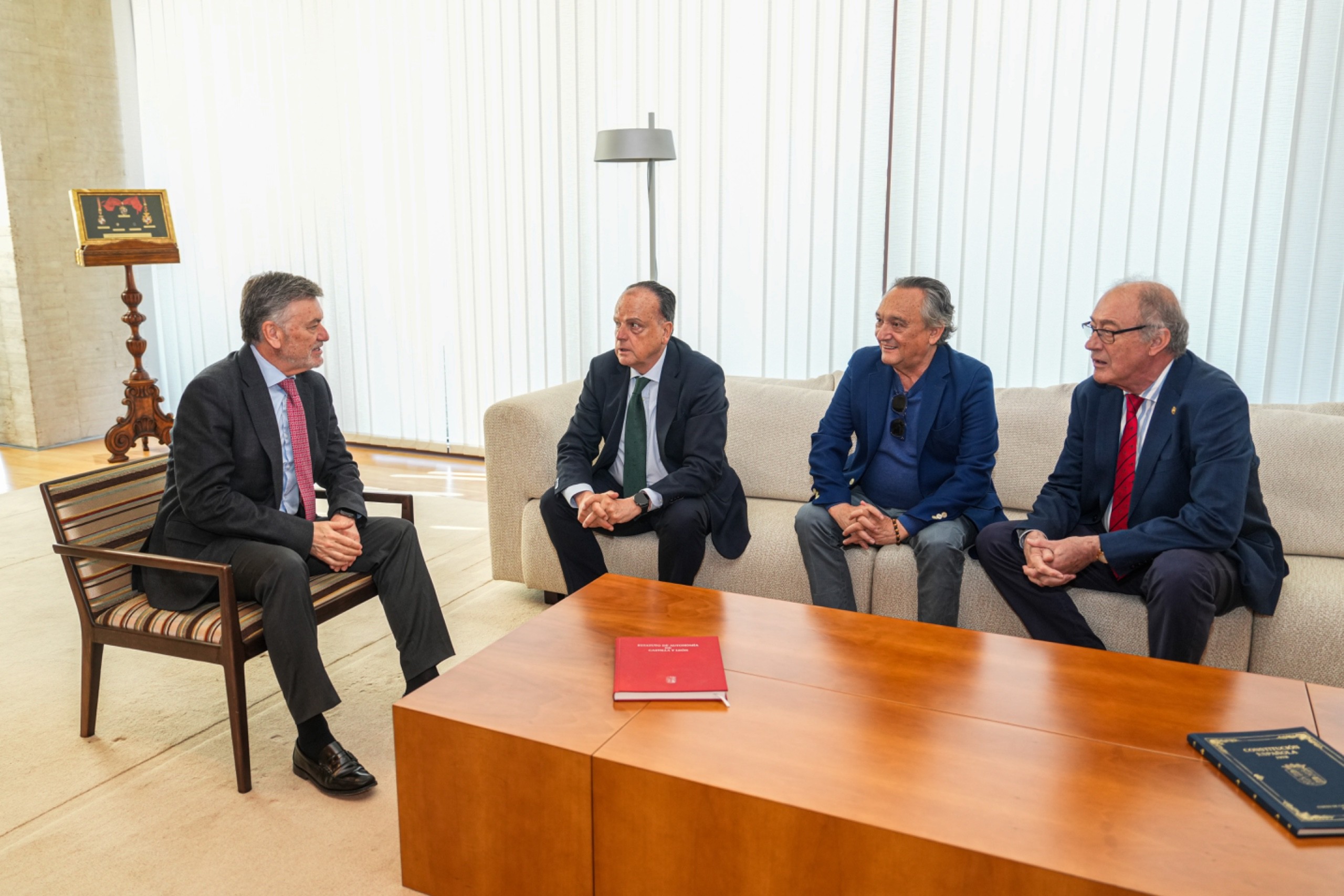 El Presidente de las Cortes se reúne con el Presidente del Consejo de Cuentas de Castilla y León