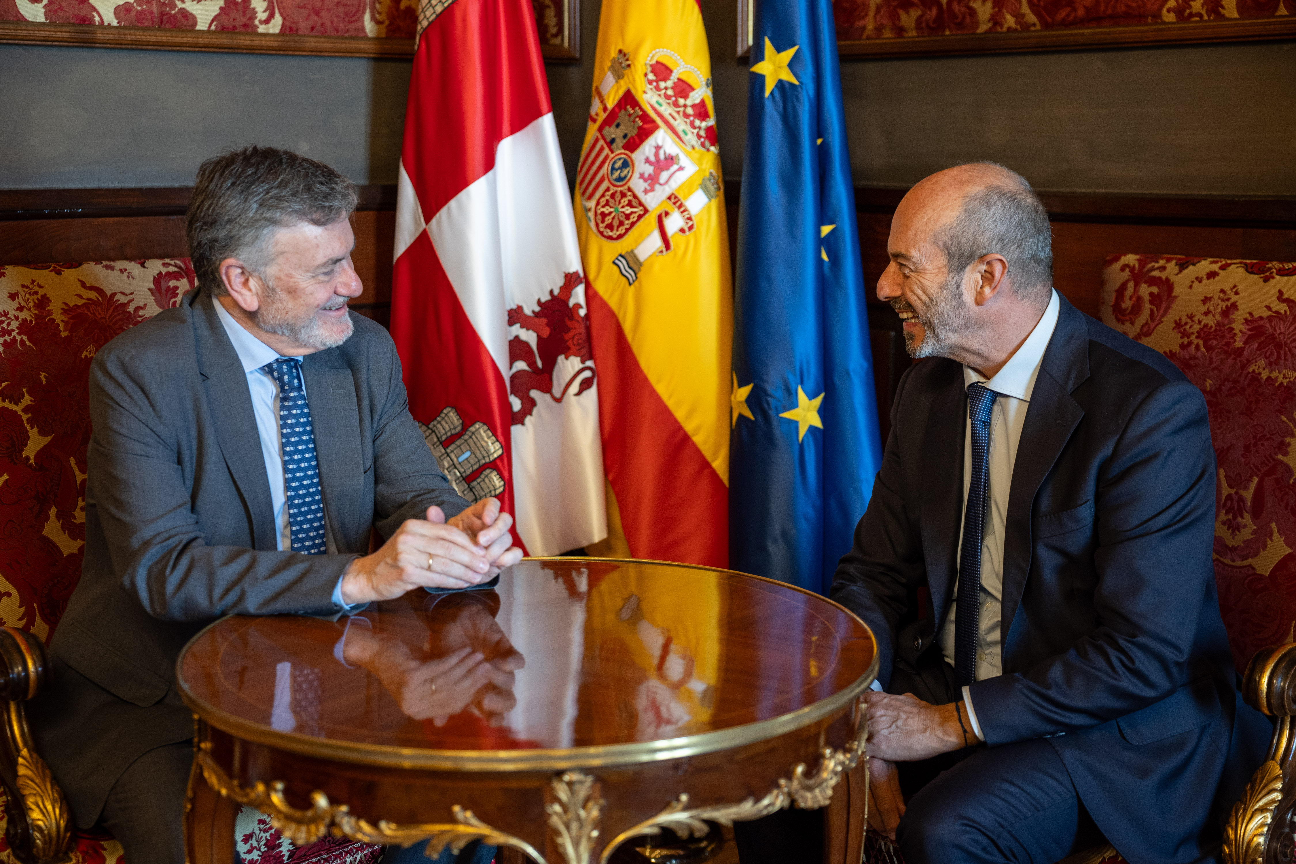 Las Cortes de Castilla y León refuerzan el diálogo con el Senado de España.