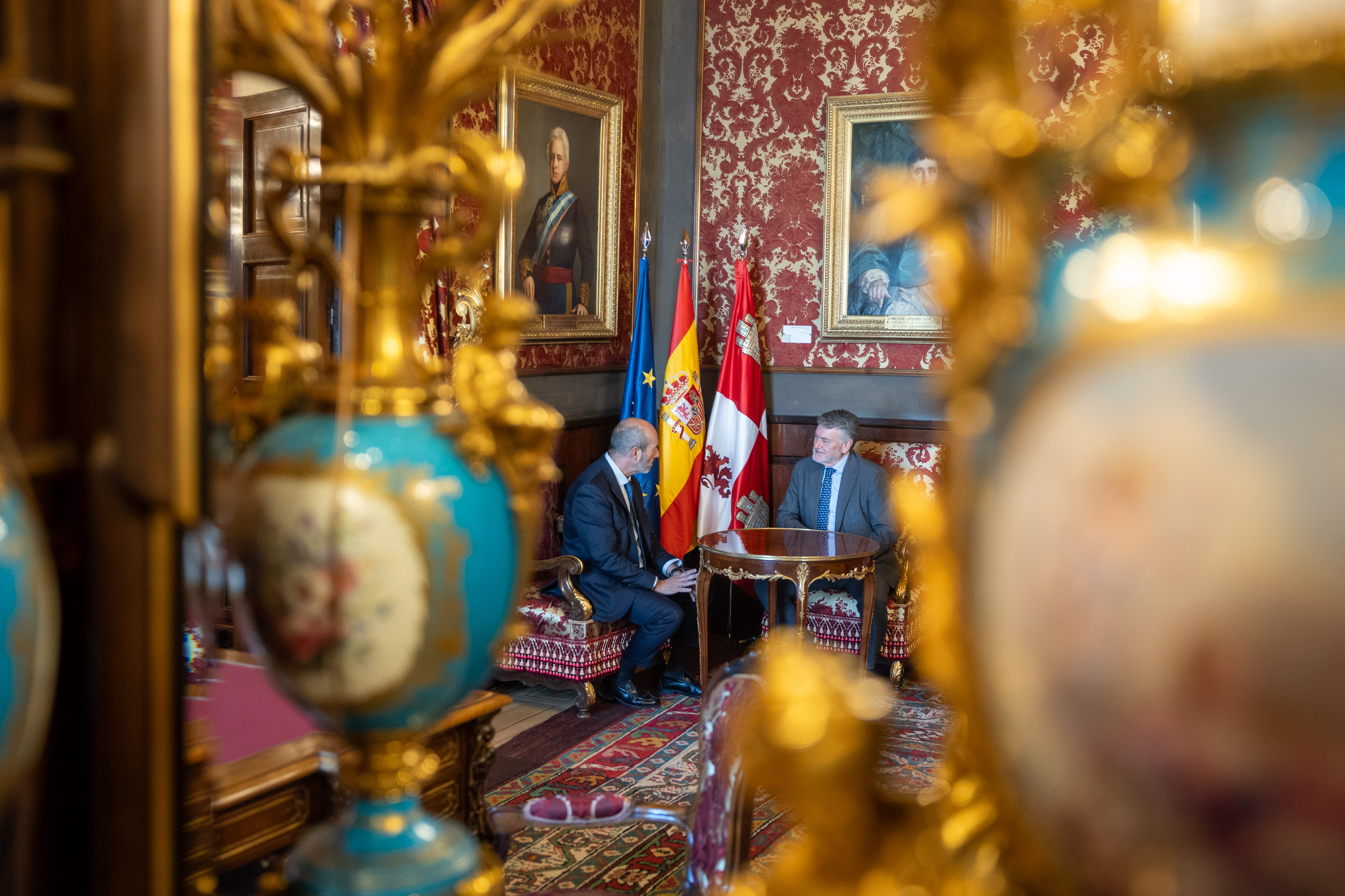Las Cortes de Castilla y León refuerzan el diálogo con el Senado de España.
