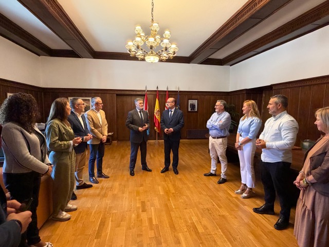 Visita del presidente de las Cortes al Ayuntamiento de Ponferrada