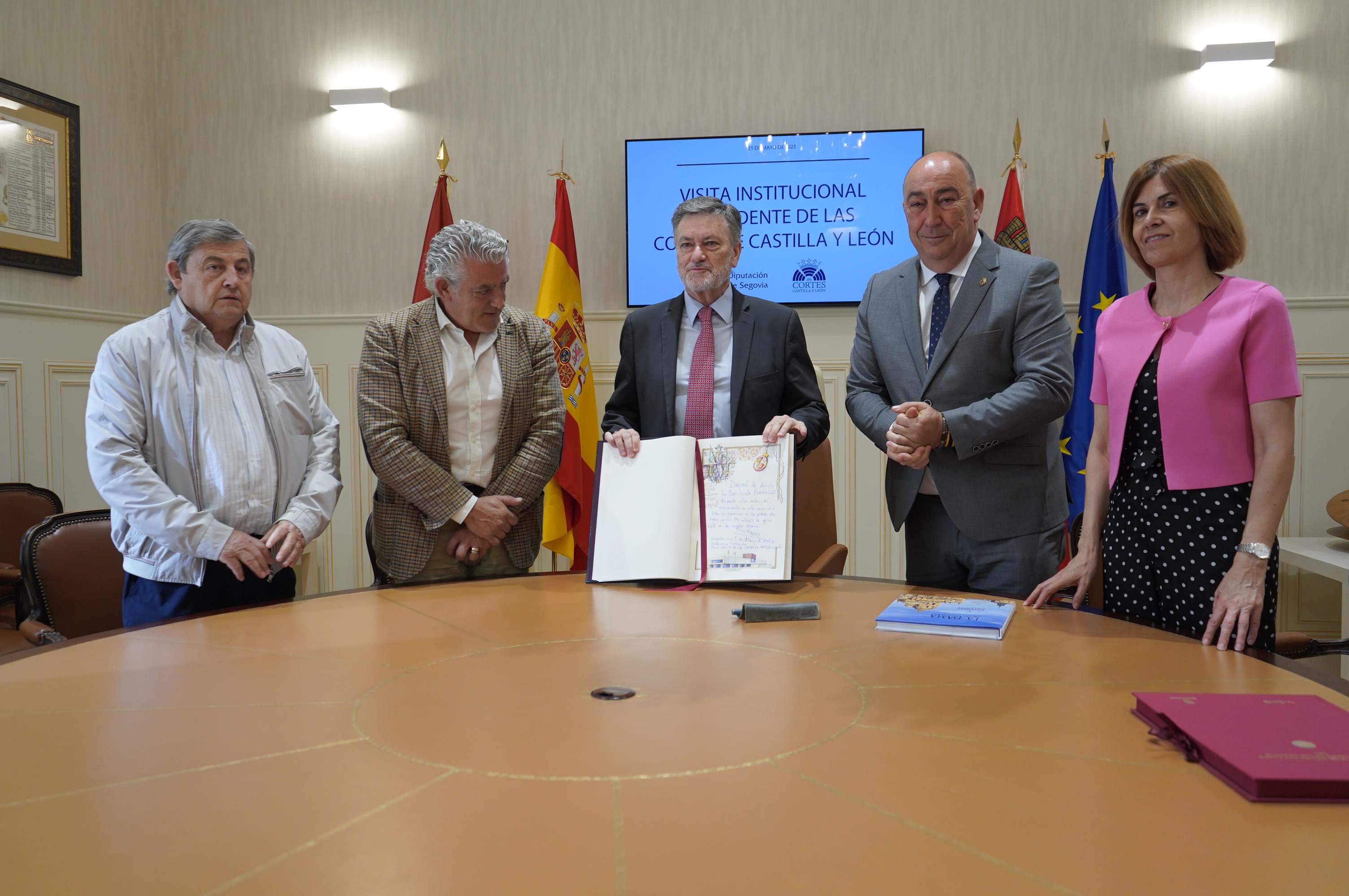 El presidente de las Cortes de Castilla y León visita la Diputación de Segovia en el marco de su agenda institucional