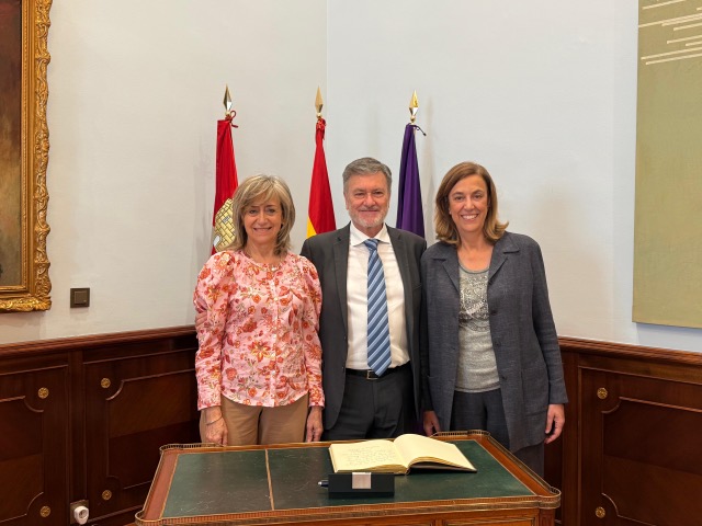 Encuentro entre el presidente de las Cortes de Castilla y León y la presidenta de la Diputación de Palencia