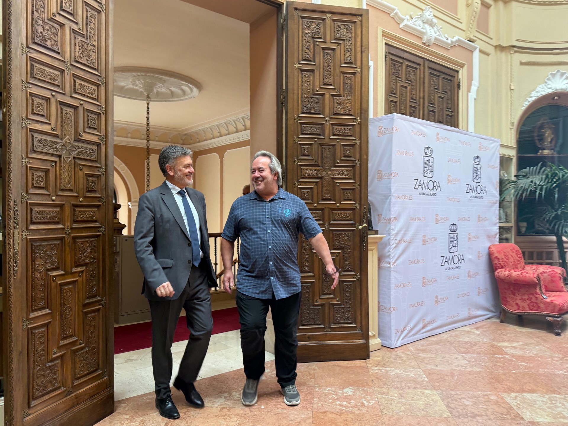 El presidente de las Cortes de Castilla y León visita el Ayuntamiento de Zamora