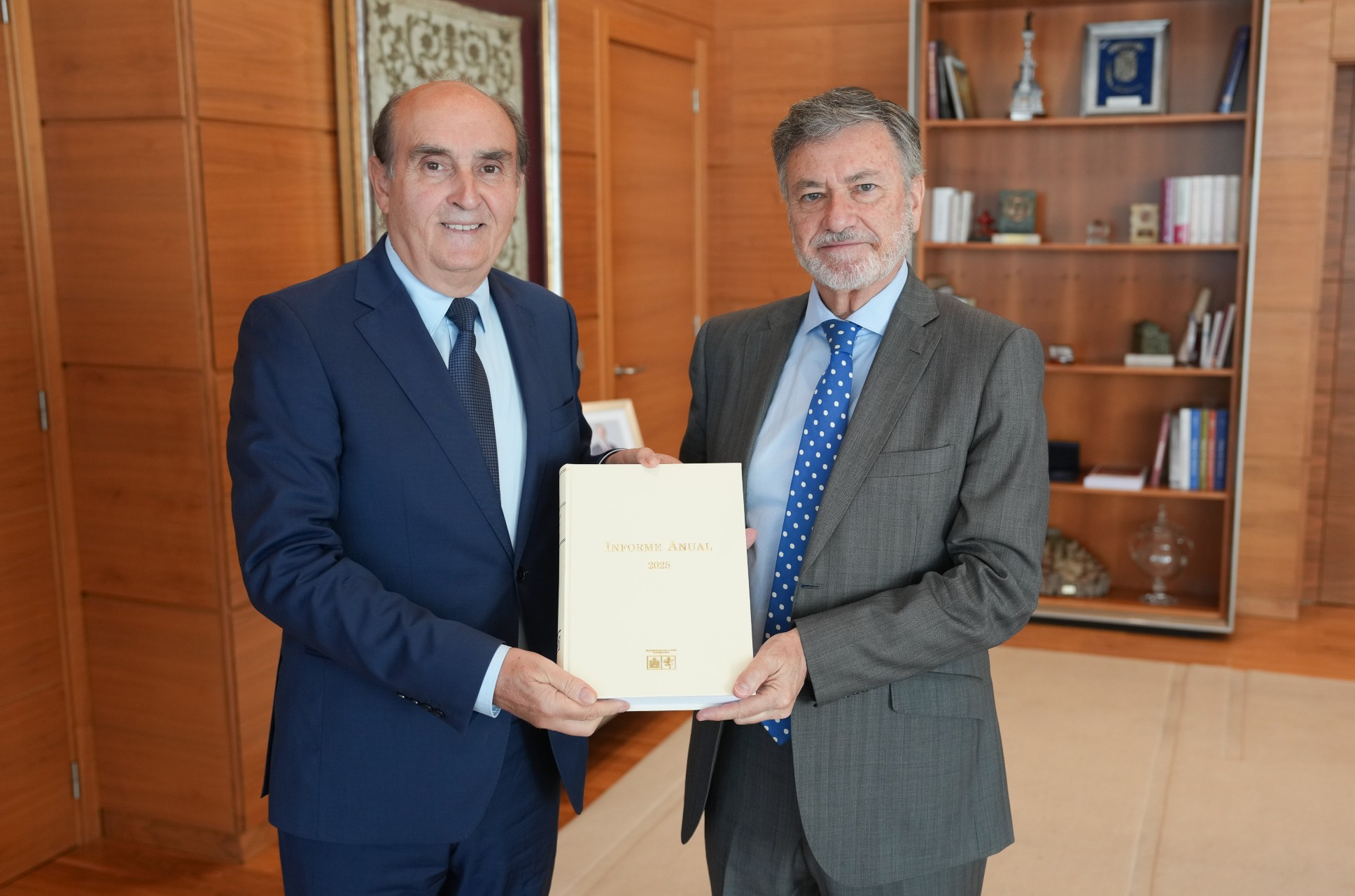 El Procurador del Común entrega en las Cortes de Castilla y León el Informe anual 2025