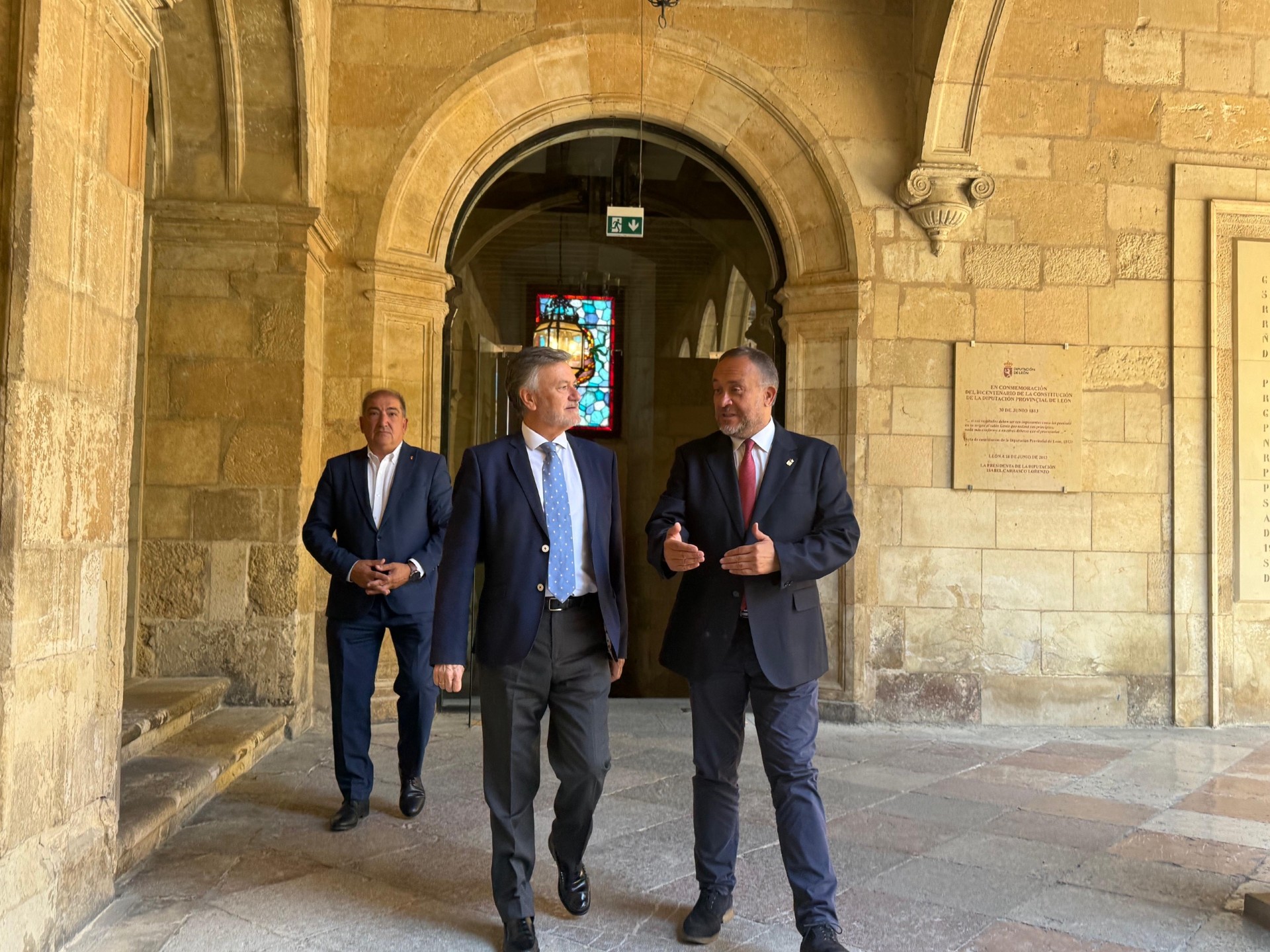 El presidente de las Cortes visita la Diputación de León