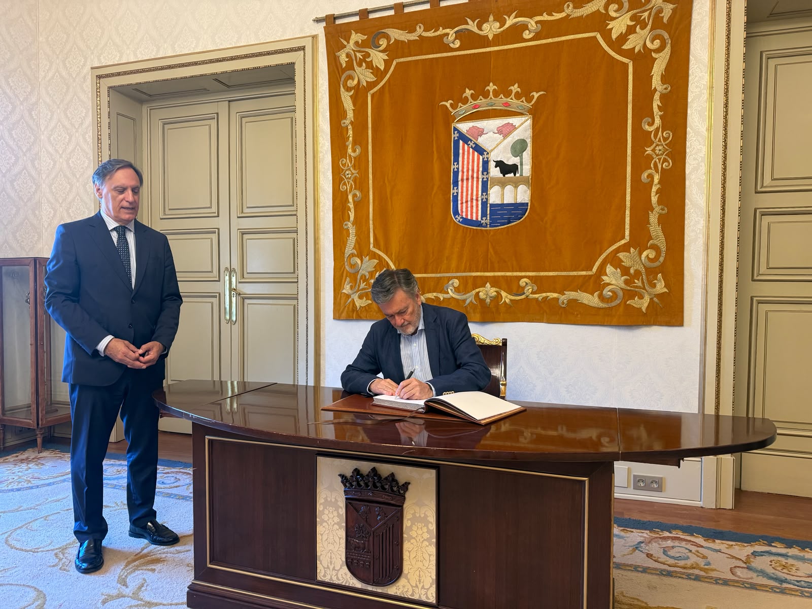Visita institucional del presidente de las Cortes de Castilla y León al Ayuntamiento de Salamanca