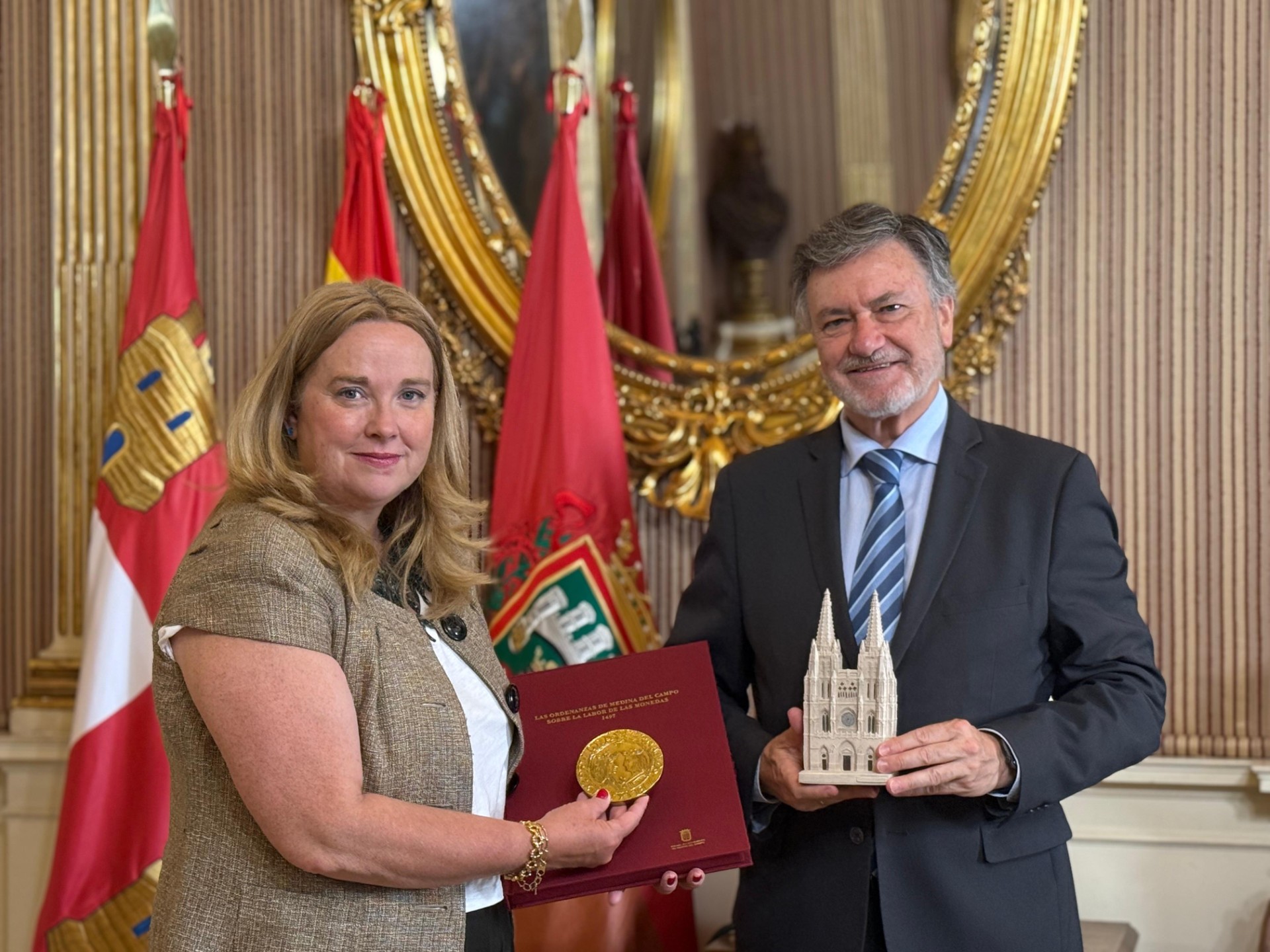 Diálogo y cooperación institucional en el encuentro entre Francisco Vázquez y Cristina Ayala