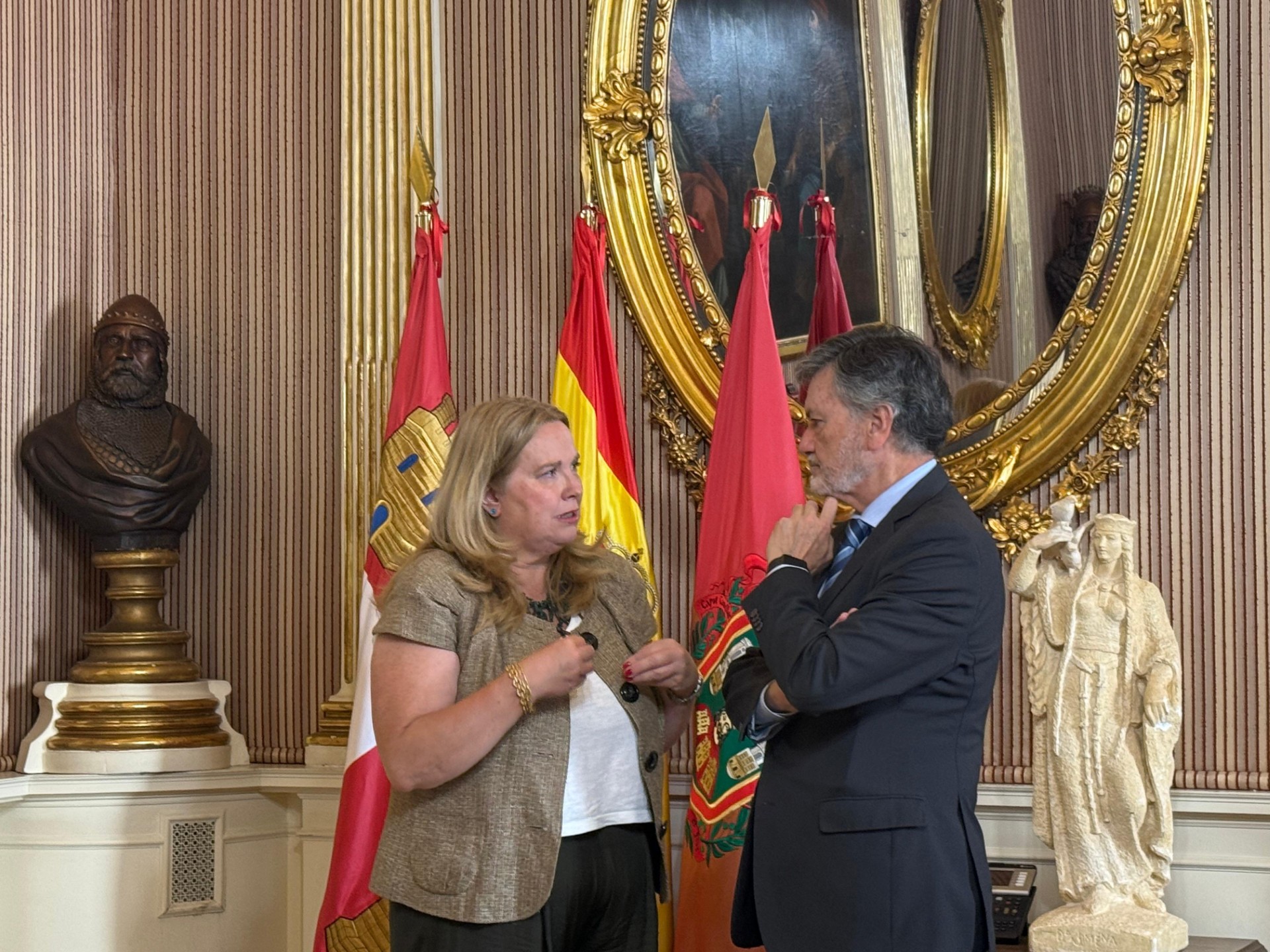 Diálogo y cooperación institucional en el encuentro entre Francisco Vázquez y Cristina Ayala