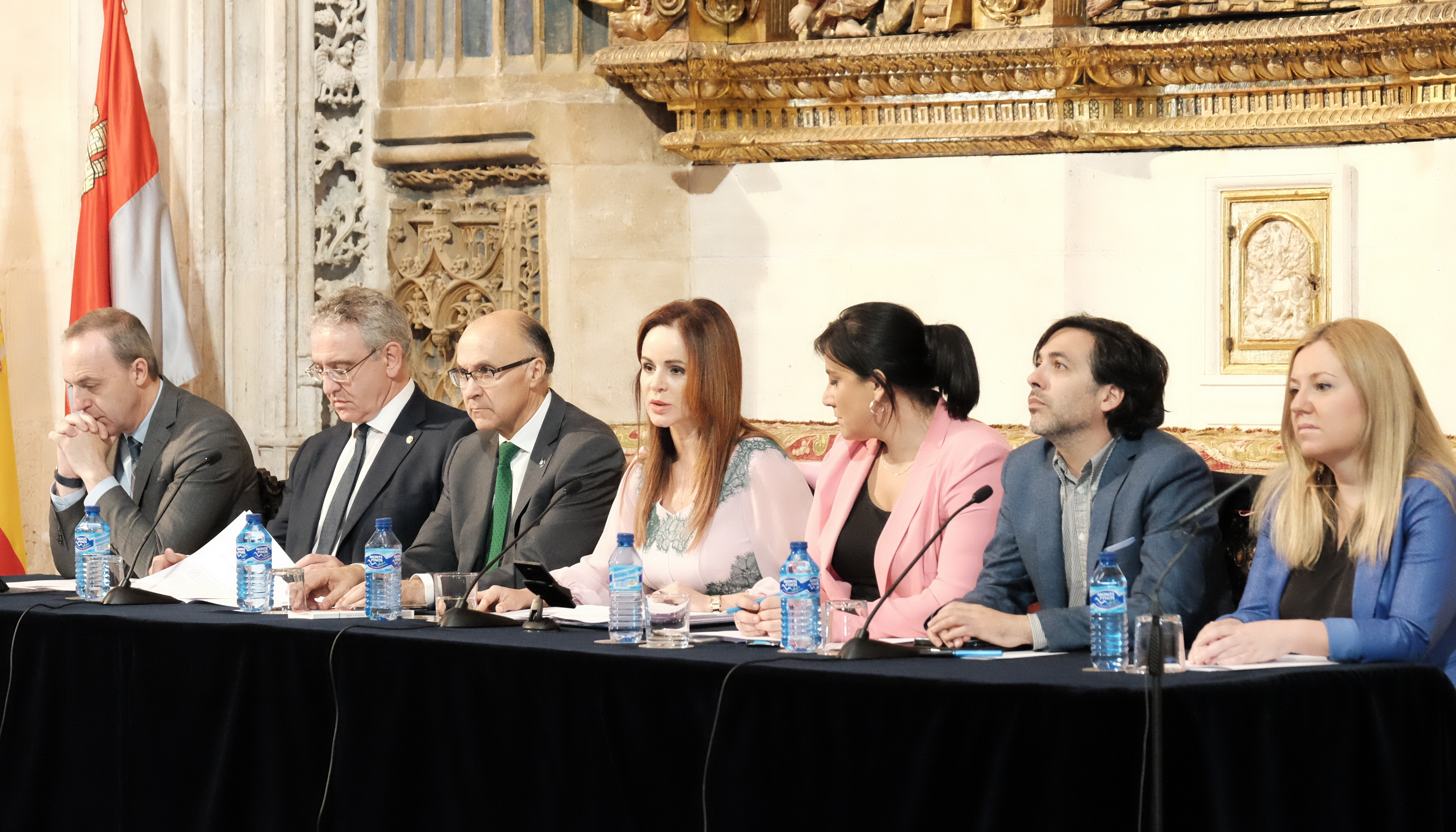 Mesa de Cortes de la novena Legislatura durante la lectura de la Declaración en la catedral de Burgos