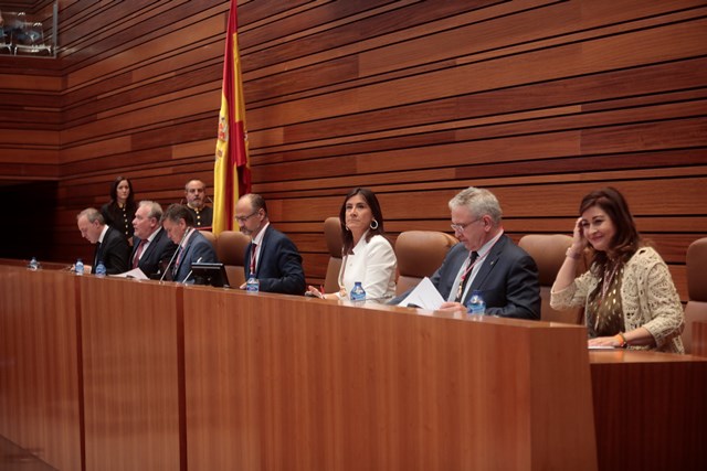 La Mesa de las Cortes en Sesión Plenaria